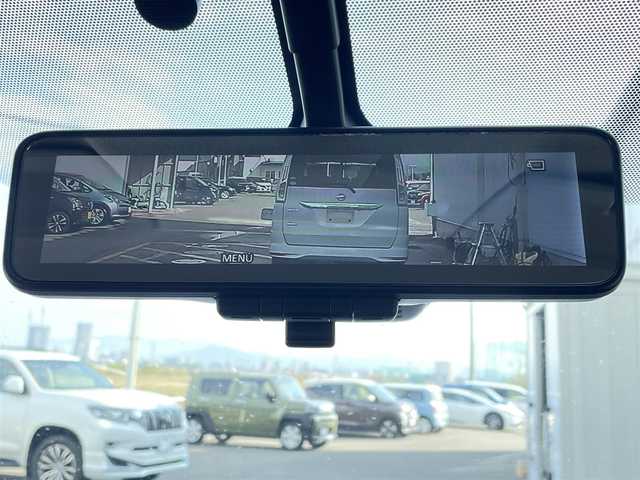 日産 セレナ e－パワー ハイウェイスター V 佐賀県 2018(平30)年 8万km ブリリアントホワイトパール 純正9インチSDナビゲーション/・フルセグTV/CD/DVD/SD/USB/Bluetooth/フリップダウンモニター/アラウンドビューモニター/前方ドライブレコーダー/ビルトインETC/インテリジェントパーキングアシスト/両側パワースライドドア/電子パーキングブレーキ/・AUTO HOLD機能/後席エアコン(温度調整無し)/後席サンシェード/ISOFIX対応/革巻きステアリング/ステアリングリモコン/純正15インチアルミホイール/純正LEDヘッドライト/純正フォグランプ/純正フロアマット/純正ドアバイザ―/新車保証書/取扱説明書/スペアキー１本/プロパイロット/・インテリジェントクルーズコントロール/・エマージェンシーブレーキ/・レーンディパーチャーワーニング/・前後クリアランスソナー/・標識検知機能/・ふらつき警報