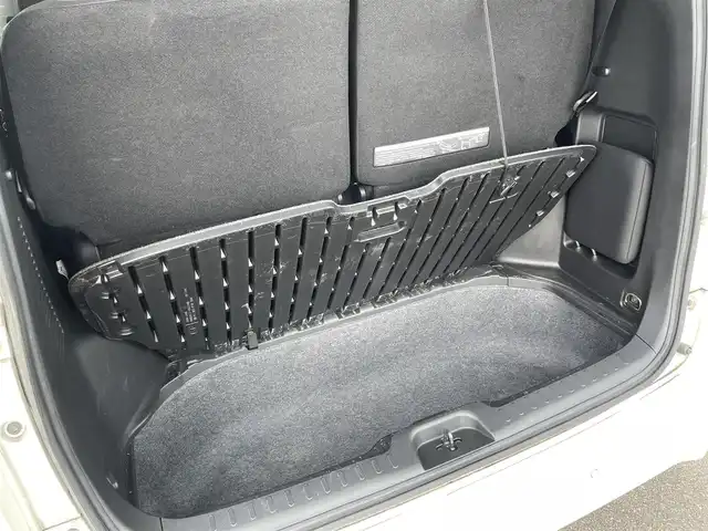 日産 セレナ e－パワー ハイウェイスター V 佐賀県 2018(平30)年 8万km ブリリアントホワイトパール 純正9インチSDナビゲーション/・フルセグTV/CD/DVD/SD/USB/Bluetooth/フリップダウンモニター/アラウンドビューモニター/前方ドライブレコーダー/ビルトインETC/インテリジェントパーキングアシスト/両側パワースライドドア/電子パーキングブレーキ/・AUTO HOLD機能/後席エアコン(温度調整無し)/後席サンシェード/ISOFIX対応/革巻きステアリング/ステアリングリモコン/純正15インチアルミホイール/純正LEDヘッドライト/純正フォグランプ/純正フロアマット/純正ドアバイザ―/新車保証書/取扱説明書/スペアキー１本/プロパイロット/・インテリジェントクルーズコントロール/・エマージェンシーブレーキ/・レーンディパーチャーワーニング/・前後クリアランスソナー/・標識検知機能/・ふらつき警報