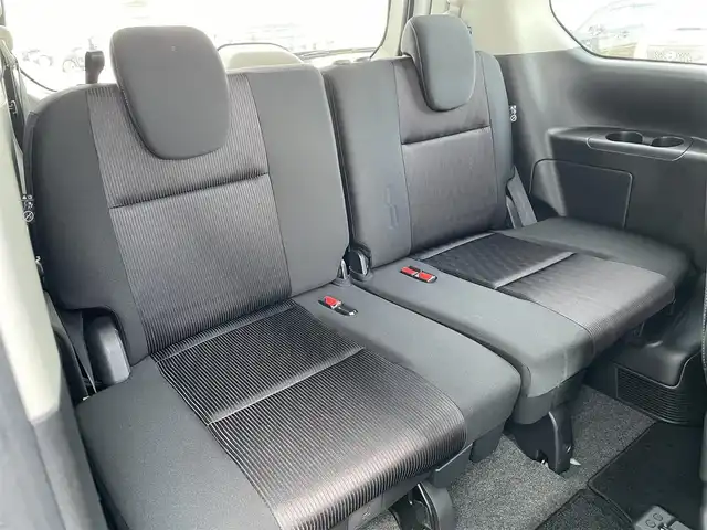 日産 セレナ e－パワー ハイウェイスター V 佐賀県 2018(平30)年 8万km ブリリアントホワイトパール 純正9インチSDナビゲーション/・フルセグTV/CD/DVD/SD/USB/Bluetooth/フリップダウンモニター/アラウンドビューモニター/前方ドライブレコーダー/ビルトインETC/インテリジェントパーキングアシスト/両側パワースライドドア/電子パーキングブレーキ/・AUTO HOLD機能/後席エアコン(温度調整無し)/後席サンシェード/ISOFIX対応/革巻きステアリング/ステアリングリモコン/純正15インチアルミホイール/純正LEDヘッドライト/純正フォグランプ/純正フロアマット/純正ドアバイザ―/新車保証書/取扱説明書/スペアキー１本/プロパイロット/・インテリジェントクルーズコントロール/・エマージェンシーブレーキ/・レーンディパーチャーワーニング/・前後クリアランスソナー/・標識検知機能/・ふらつき警報