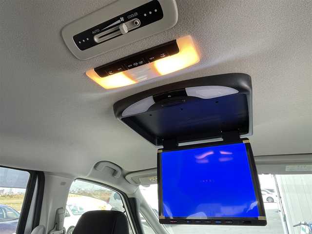 日産 セレナ e－パワー ハイウェイスター V 佐賀県 2018(平30)年 8万km ブリリアントホワイトパール 純正9インチSDナビゲーション/・フルセグTV/CD/DVD/SD/USB/Bluetooth/フリップダウンモニター/アラウンドビューモニター/前方ドライブレコーダー/ビルトインETC/インテリジェントパーキングアシスト/両側パワースライドドア/電子パーキングブレーキ/・AUTO HOLD機能/後席エアコン(温度調整無し)/後席サンシェード/ISOFIX対応/革巻きステアリング/ステアリングリモコン/純正15インチアルミホイール/純正LEDヘッドライト/純正フォグランプ/純正フロアマット/純正ドアバイザ―/新車保証書/取扱説明書/スペアキー１本/プロパイロット/・インテリジェントクルーズコントロール/・エマージェンシーブレーキ/・レーンディパーチャーワーニング/・前後クリアランスソナー/・標識検知機能/・ふらつき警報