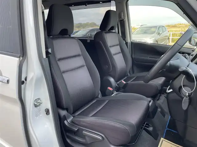 日産 セレナ e－パワー ハイウェイスター V 佐賀県 2018(平30)年 8万km ブリリアントホワイトパール 純正9インチSDナビゲーション/・フルセグTV/CD/DVD/SD/USB/Bluetooth/フリップダウンモニター/アラウンドビューモニター/前方ドライブレコーダー/ビルトインETC/インテリジェントパーキングアシスト/両側パワースライドドア/電子パーキングブレーキ/・AUTO HOLD機能/後席エアコン(温度調整無し)/後席サンシェード/ISOFIX対応/革巻きステアリング/ステアリングリモコン/純正15インチアルミホイール/純正LEDヘッドライト/純正フォグランプ/純正フロアマット/純正ドアバイザ―/新車保証書/取扱説明書/スペアキー１本/プロパイロット/・インテリジェントクルーズコントロール/・エマージェンシーブレーキ/・レーンディパーチャーワーニング/・前後クリアランスソナー/・標識検知機能/・ふらつき警報