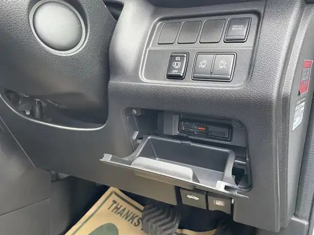 日産 セレナ e－パワー ハイウェイスター V 佐賀県 2018(平30)年 8万km ブリリアントホワイトパール 純正9インチSDナビゲーション/・フルセグTV/CD/DVD/SD/USB/Bluetooth/フリップダウンモニター/アラウンドビューモニター/前方ドライブレコーダー/ビルトインETC/インテリジェントパーキングアシスト/両側パワースライドドア/電子パーキングブレーキ/・AUTO HOLD機能/後席エアコン(温度調整無し)/後席サンシェード/ISOFIX対応/革巻きステアリング/ステアリングリモコン/純正15インチアルミホイール/純正LEDヘッドライト/純正フォグランプ/純正フロアマット/純正ドアバイザ―/新車保証書/取扱説明書/スペアキー１本/プロパイロット/・インテリジェントクルーズコントロール/・エマージェンシーブレーキ/・レーンディパーチャーワーニング/・前後クリアランスソナー/・標識検知機能/・ふらつき警報