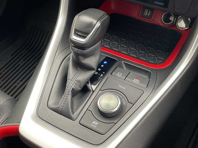 トヨタ ＲＡＶ４ HV アドベンチャー オフロードPKGⅡ 千葉県 2024(令6)年 2.5万km 緑Ⅱ GORIGORIブラック塗装/ルーフレール/ワンオーナー/トヨタセーフティセンス/プリクラッシュセーフティ/レーントレーシングアシスト/レーンディパーチャーアラート/ロードサインアシスト/レーダークルーズコントロール/オートマチックハイビーム/先行車発進アラーム/ブラインドスポットモニター/リアクロストラフィックアラート/10.5型純正ディスプレイオーディオ/　ナビ/フルセグTV/Bluetooth/AM/FM/パノラミックビューモニター/ビルトインETC/ミラー一体型ドライブレコーダー/純正マットブラック18インチAW/専用ブラック合皮シート/シートヒーター/エアーシート/運転席パワーシート/シートメモリ/オートライト/LEDヘッドライト/フォグランプ/電子パーキング/オートブレーキホールド/スマートキー/プッシュスタート