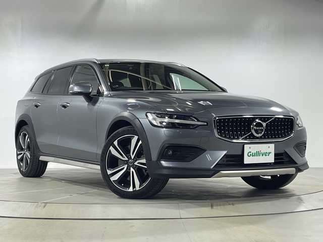 ボルボ Ｖ６０ クロスカントリー T5 AWD プロ 神奈川県 2019(令1)年 1.5万km オスミウムグレーM 4WD/純正HDDナビ/FM　CD　フルセグ　Bluetooth　　USB/360°ビューカメラ/ハーマンカードン/インテリセーフ/アダプティブクルーズコントロール/ハンズフリーパワーバックドア/革巻ステアリング/ステアリングリモコン/黒革シート/前席2メモリパワーシート/前席シートヒーター/前席ベンチレーション/ESCスポーツモード/ヘッドアップディスプレイ/トノカバー/ISOFIX対応/保証書/取扱説明書/スマートキー×2/LEDヘッドライト/アクティブペンディングライト/純正19インチAW/Lane keeping Aid/パークアシスト/Cross Sing Information/車間警告機能/自動駐車/自動発車/BLIS/Road Sing Information