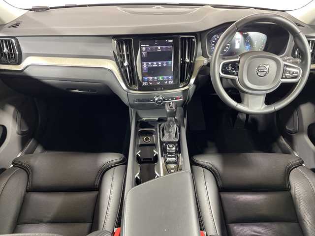 ボルボ Ｖ６０ クロスカントリー T5 AWD プロ 神奈川県 2019(令1)年 1.5万km オスミウムグレーM 4WD/純正HDDナビ/FM　CD　フルセグ　Bluetooth　　USB/360°ビューカメラ/ハーマンカードン/インテリセーフ/アダプティブクルーズコントロール/ハンズフリーパワーバックドア/革巻ステアリング/ステアリングリモコン/黒革シート/前席2メモリパワーシート/前席シートヒーター/前席ベンチレーション/ESCスポーツモード/ヘッドアップディスプレイ/トノカバー/ISOFIX対応/保証書/取扱説明書/スマートキー×2/LEDヘッドライト/アクティブペンディングライト/純正19インチAW/Lane keeping Aid/パークアシスト/Cross Sing Information/車間警告機能/自動駐車/自動発車/BLIS/Road Sing Information