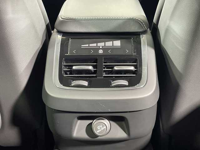 ボルボ Ｖ６０ クロスカントリー T5 AWD プロ 神奈川県 2019(令1)年 1.5万km オスミウムグレーM 4WD/純正HDDナビ/FM　CD　フルセグ　Bluetooth　　USB/360°ビューカメラ/ハーマンカードン/インテリセーフ/アダプティブクルーズコントロール/ハンズフリーパワーバックドア/革巻ステアリング/ステアリングリモコン/黒革シート/前席2メモリパワーシート/前席シートヒーター/前席ベンチレーション/ESCスポーツモード/ヘッドアップディスプレイ/トノカバー/ISOFIX対応/保証書/取扱説明書/スマートキー×2/LEDヘッドライト/アクティブペンディングライト/純正19インチAW/Lane keeping Aid/パークアシスト/Cross Sing Information/車間警告機能/自動駐車/自動発車/BLIS/Road Sing Information