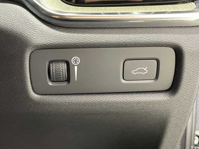 ボルボ Ｖ６０ クロスカントリー T5 AWD プロ 神奈川県 2019(令1)年 1.5万km オスミウムグレーM 4WD/純正HDDナビ/FM　CD　フルセグ　Bluetooth　　USB/360°ビューカメラ/ハーマンカードン/インテリセーフ/アダプティブクルーズコントロール/ハンズフリーパワーバックドア/革巻ステアリング/ステアリングリモコン/黒革シート/前席2メモリパワーシート/前席シートヒーター/前席ベンチレーション/ESCスポーツモード/ヘッドアップディスプレイ/トノカバー/ISOFIX対応/保証書/取扱説明書/スマートキー×2/LEDヘッドライト/アクティブペンディングライト/純正19インチAW/Lane keeping Aid/パークアシスト/Cross Sing Information/車間警告機能/自動駐車/自動発車/BLIS/Road Sing Information