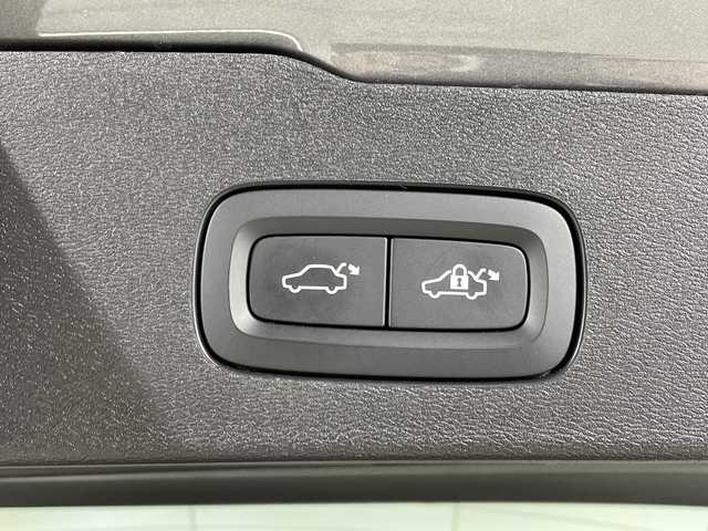 ボルボ Ｖ６０ クロスカントリー T5 AWD プロ 神奈川県 2019(令1)年 1.5万km オスミウムグレーM 4WD/純正HDDナビ/FM　CD　フルセグ　Bluetooth　　USB/360°ビューカメラ/ハーマンカードン/インテリセーフ/アダプティブクルーズコントロール/ハンズフリーパワーバックドア/革巻ステアリング/ステアリングリモコン/黒革シート/前席2メモリパワーシート/前席シートヒーター/前席ベンチレーション/ESCスポーツモード/ヘッドアップディスプレイ/トノカバー/ISOFIX対応/保証書/取扱説明書/スマートキー×2/LEDヘッドライト/アクティブペンディングライト/純正19インチAW/Lane keeping Aid/パークアシスト/Cross Sing Information/車間警告機能/自動駐車/自動発車/BLIS/Road Sing Information