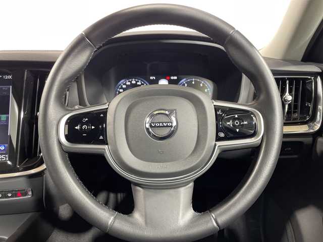 ボルボ Ｖ６０ クロスカントリー T5 AWD プロ 神奈川県 2019(令1)年 1.5万km オスミウムグレーM 4WD/純正HDDナビ/FM　CD　フルセグ　Bluetooth　　USB/360°ビューカメラ/ハーマンカードン/インテリセーフ/アダプティブクルーズコントロール/ハンズフリーパワーバックドア/革巻ステアリング/ステアリングリモコン/黒革シート/前席2メモリパワーシート/前席シートヒーター/前席ベンチレーション/ESCスポーツモード/ヘッドアップディスプレイ/トノカバー/ISOFIX対応/保証書/取扱説明書/スマートキー×2/LEDヘッドライト/アクティブペンディングライト/純正19インチAW/Lane keeping Aid/パークアシスト/Cross Sing Information/車間警告機能/自動駐車/自動発車/BLIS/Road Sing Information