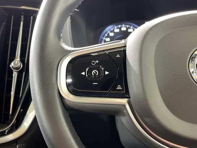 ボルボ Ｖ６０ クロスカントリー T5 AWD プロ 神奈川県 2019(令1)年 1.5万km オスミウムグレーM 4WD/純正HDDナビ/FM　CD　フルセグ　Bluetooth　　USB/360°ビューカメラ/ハーマンカードン/インテリセーフ/アダプティブクルーズコントロール/ハンズフリーパワーバックドア/革巻ステアリング/ステアリングリモコン/黒革シート/前席2メモリパワーシート/前席シートヒーター/前席ベンチレーション/ESCスポーツモード/ヘッドアップディスプレイ/トノカバー/ISOFIX対応/保証書/取扱説明書/スマートキー×2/LEDヘッドライト/アクティブペンディングライト/純正19インチAW/Lane keeping Aid/パークアシスト/Cross Sing Information/車間警告機能/自動駐車/自動発車/BLIS/Road Sing Information