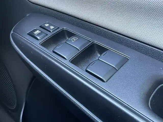 日産 ノート X 神奈川県 2017(平29)年 3.4万km オリーブグリーン 純正ナビ/ＣＤ／Bluetooth/ＡＵＸ　/フルセグＴＶ　/ＥＴＣ　/前後コーナーセンサー　/レーンキープアシスト　/スペアキー　/純正フロアマット　/プッシュスタート　/スマートキー　/取扱説明書　/保証書