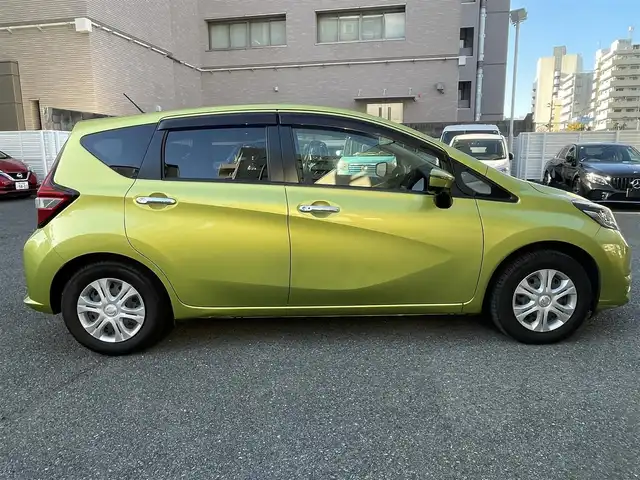 日産 ノート X 神奈川県 2017(平29)年 3.4万km オリーブグリーン 純正ナビ/ＣＤ／Bluetooth/ＡＵＸ　/フルセグＴＶ　/ＥＴＣ　/前後コーナーセンサー　/レーンキープアシスト　/スペアキー　/純正フロアマット　/プッシュスタート　/スマートキー　/取扱説明書　/保証書