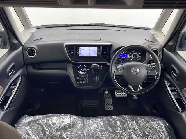 日産 デイズ ルークス ハイウェイスター Gターボ 秋田県 2018(平30)年 6.5万km レモンライム/エアグレー 4WD/エマージェンシーブレーキ　/純正SDナビ　/　　CD/DVD/BT/フルセグTV/アラウンドビューモニター　/両側パワースライドドア　/クルーズコントロール　/LEDオートライト　/ハーフレザーシート　/運転席シートヒーター　/純正15インチアルミホイール　/オートマチックハイビーム/アイドリングストップ/スマートキー/ETC