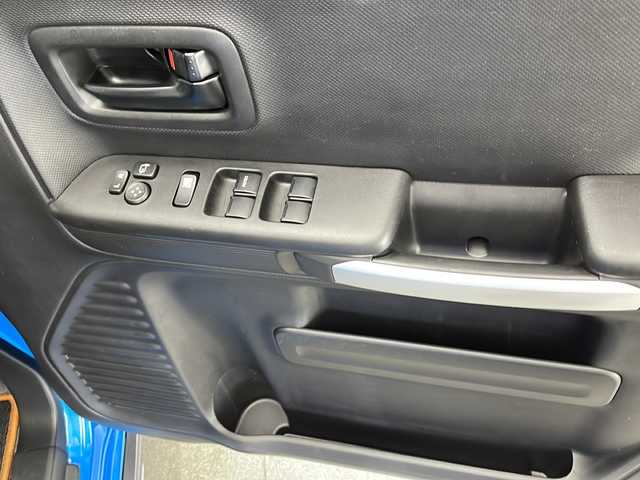 スズキ スペーシア ギア HYBRID XZターボ 宮崎県 2018(平30)年 4.8万km ブリスクブルーメタリック/ガンメタリック2トーンルーフ ツートンカラー/SUZUKI Safety Support/〇デュアルカメラブレーキサポート/〇誤発進抑制機能（前方・後方）/〇後退時ブレーキサポート/〇車線逸脱警報機能/〇車線逸脱抑制機能/〇ふらつき警報機能/〇標識認識機能/〇オートマチックハイビーム/〇コーナーセンサー/純正7インチディスプレイオーディオ（PVH-9300DVSZS）/バックカメラ/両側パワースライドドア/シートヒーター/クルーズコントロール/パドルシフト/アイドリングストップ/ドライブレコーダー/スマートキー×２/