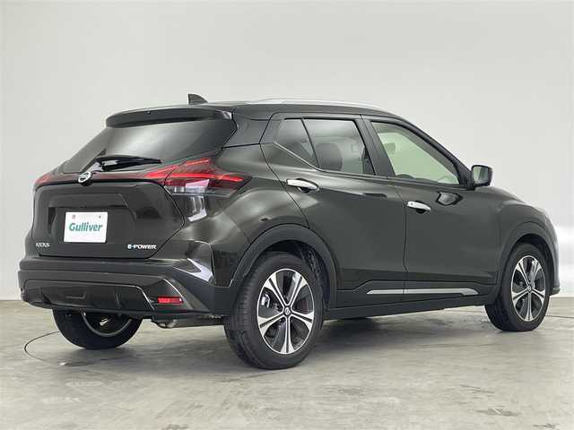 日産 キックス X スタイルエディション 埼玉県 2024(令6)年 0.5万km チタニウムカーキ 純正９インチナビ　プロパイロット　　アラウンドビューモニター　エマージェンシーブレーキ　ステアリングヒーター　シートヒーター　インテリジェントルームミラー　茶黒レザーシート　ＬＥＤヘッドライト