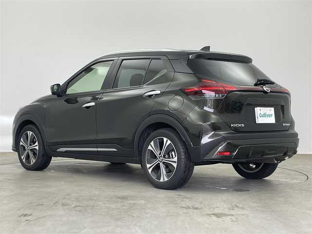 日産 キックス X スタイルエディション 埼玉県 2024(令6)年 0.5万km チタニウムカーキ 純正９インチナビ　プロパイロット　　アラウンドビューモニター　エマージェンシーブレーキ　ステアリングヒーター　シートヒーター　インテリジェントルームミラー　茶黒レザーシート　ＬＥＤヘッドライト
