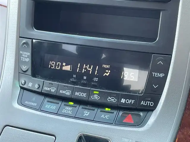 トヨタ ヴェルファイア 2．4Z プラチナセレクションⅡ 滋賀県 2010(平22)年 16.7万km ホワイトパールクリスタルシャイン 純正ナビ/（ワンセグＴＶ・Bluetooth・CD・DVD・AUX）/ETC/パワーバックドア/両側電動スライドドア/クリアランスソナー/ステアリングスイッチ/スマートキー/プッシュスタート/ウォークスルー/オートライト/電動格納ミラー/カーテンエアバッグ