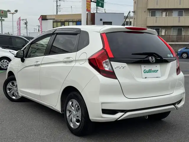 ホンダ フィット 13G F 千葉県 2017(平29)年 6.2万km タフホワイトⅡ 社外メモリーナビ/ワンセグTV/CD/DVD/ハロゲンヘッドライト/革巻きステアリング/社外フロアマット/スマートキー/ETC/保証書・取説
