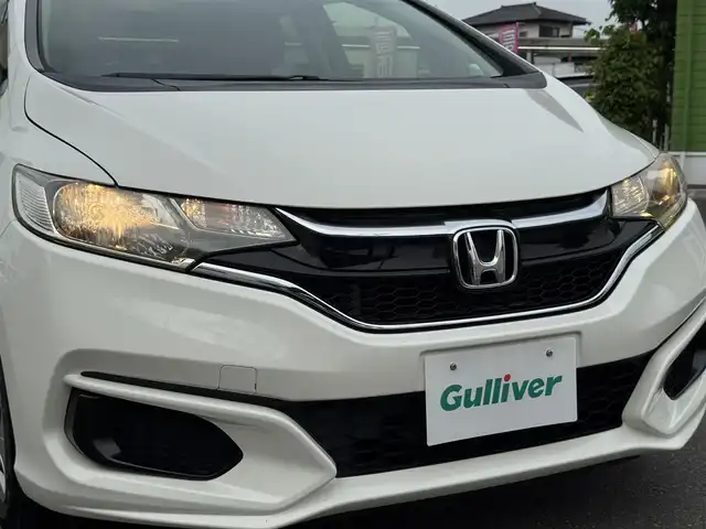 ホンダ フィット 13G F 千葉県 2017(平29)年 6.2万km タフホワイトⅡ 社外メモリーナビ/ワンセグTV/CD/DVD/ハロゲンヘッドライト/革巻きステアリング/社外フロアマット/スマートキー/ETC/保証書・取説