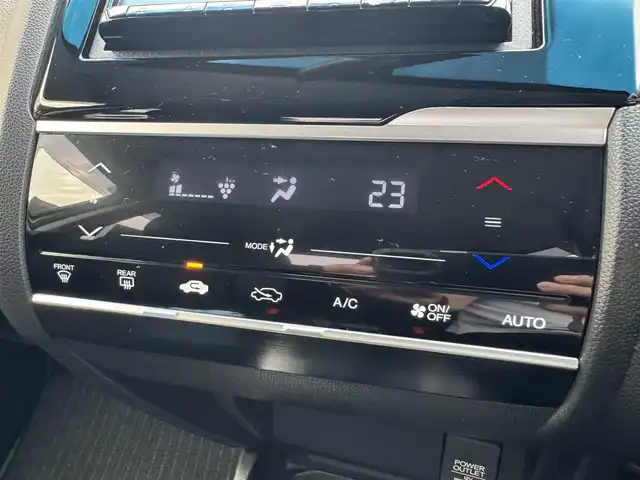 ホンダ フィット 13G F 千葉県 2017(平29)年 6.2万km タフホワイトⅡ 社外メモリーナビ/ワンセグTV/CD/DVD/ハロゲンヘッドライト/革巻きステアリング/社外フロアマット/スマートキー/ETC/保証書・取説