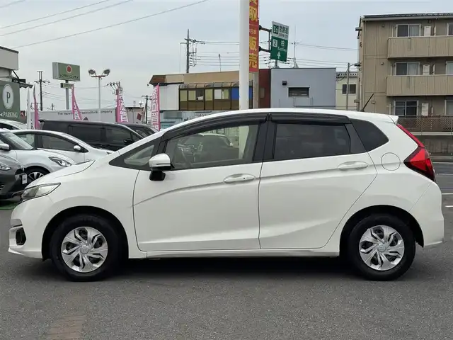 ホンダ フィット 13G F 千葉県 2017(平29)年 6.2万km タフホワイトⅡ 社外メモリーナビ/ワンセグTV/CD/DVD/ハロゲンヘッドライト/革巻きステアリング/社外フロアマット/スマートキー/ETC/保証書・取説