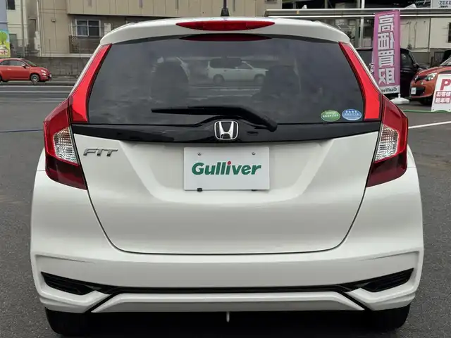 ホンダ フィット 13G F 千葉県 2017(平29)年 6.2万km タフホワイトⅡ 社外メモリーナビ/ワンセグTV/CD/DVD/ハロゲンヘッドライト/革巻きステアリング/社外フロアマット/スマートキー/ETC/保証書・取説