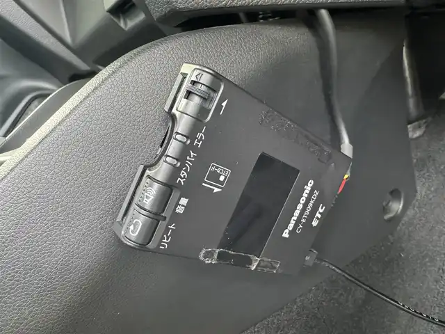 ホンダ フィット 13G F 千葉県 2017(平29)年 6.2万km タフホワイトⅡ 社外メモリーナビ/ワンセグTV/CD/DVD/ハロゲンヘッドライト/革巻きステアリング/社外フロアマット/スマートキー/ETC/保証書・取説