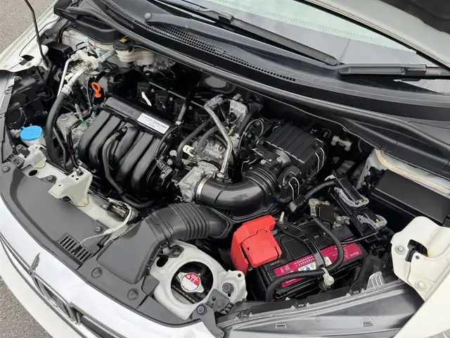 ホンダ フィット 13G F 千葉県 2017(平29)年 6.2万km タフホワイトⅡ 社外メモリーナビ/ワンセグTV/CD/DVD/ハロゲンヘッドライト/革巻きステアリング/社外フロアマット/スマートキー/ETC/保証書・取説