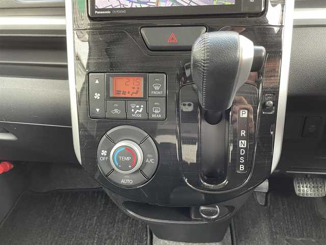 ダイハツ タント カスタム RS トップED SA 青森県 2014(平26)年 8.4万km ブラックマイカメタリック 4WD/社外ナビ/ (CD/DVD/USB)/フルセグTV/バックカメラ/両側パワースライドドア /アイドリングストップ/スマートアシスト/・衝突軽減ブレーキ/・前方誤発進抑制/・先行車発進お知らせ/ステアリングリモコン/革巻ステアリング/ETC/オートライト/LEDヘッドライト/フォグランプ/横滑り防止/純正フロアマット/純正ドアバイザー/15インチ純正アルミホイール/取扱説明書/保証書