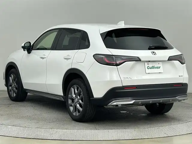 ホンダ ＺＲ－Ｖ ハイブリッド e:HEV X 道央・札幌 2023(令5)年 1.3万km プラチナホワイトパール ・４WD/・コンフォートビューパッケージ/・Honda CONNECT for Gathers＋ナビ装着用スペシャルパッケージ /・CD/DVD/SD/BT/Apple CarPlay/フルセグ/・バックカメラ/・ビルトインETC2.0/・ホンダセンシング/・衝突軽減ブレーキ/・誤発進抑制機能/後方誤発進抑制機能/・路外逸脱抑制機能/・渋滞追従機能付アダプティブクルーズコントロール/・パーキングセンサーシステム/・ヒルディセントコントロール/・オートブレーキホールド/・オートマチックハイビーム/・LEDヘッドライト/・ハーフレザーシート/・前席シートヒーター/・パワーテールゲート（予約クローズ機能付）/・パドルシフト/・純正18インチAW/・純正フロアマット/・プッシュスタート/・スマートキー