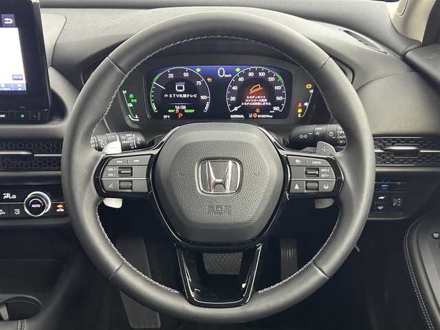 ホンダ ＺＲ－Ｖ ハイブリッド e:HEV X 道央・札幌 2023(令5)年 1.3万km プラチナホワイトパール ・４WD/・コンフォートビューパッケージ/・Honda CONNECT for Gathers＋ナビ装着用スペシャルパッケージ /・CD/DVD/SD/BT/Apple CarPlay/フルセグ/・バックカメラ/・ビルトインETC2.0/・ホンダセンシング/・衝突軽減ブレーキ/・誤発進抑制機能/後方誤発進抑制機能/・路外逸脱抑制機能/・渋滞追従機能付アダプティブクルーズコントロール/・パーキングセンサーシステム/・ヒルディセントコントロール/・オートブレーキホールド/・オートマチックハイビーム/・LEDヘッドライト/・ハーフレザーシート/・前席シートヒーター/・パワーテールゲート（予約クローズ機能付）/・パドルシフト/・純正18インチAW/・純正フロアマット/・プッシュスタート/・スマートキー