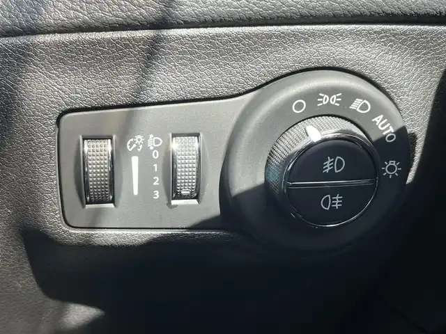 クライスラー・ジープ ジープ コンパス ローンチエディション 石川県 2018(平30)年 6.7万km パール 4WD/純正メモリーナビ/バックカメラ/フルセグTV/USB/AUX/AppleCarPlay/Bluetooth/beatsスピーカー/アダプティブクルーズコントロール/衝突軽減ブレーキ/ブラインドスポットモニター/クリアランスソナー/レーンキープアシスト/電動リアゲート/電動格納ミラー/ミラーヒーター/オートライト/HIDヘッドライト/フォグランプ(フロント)/パワーシート(運転席)/メモリーシート(運転席)/シートヒーター(前席)/黒革シート/ETC/サンルーフ/ドアバイザー