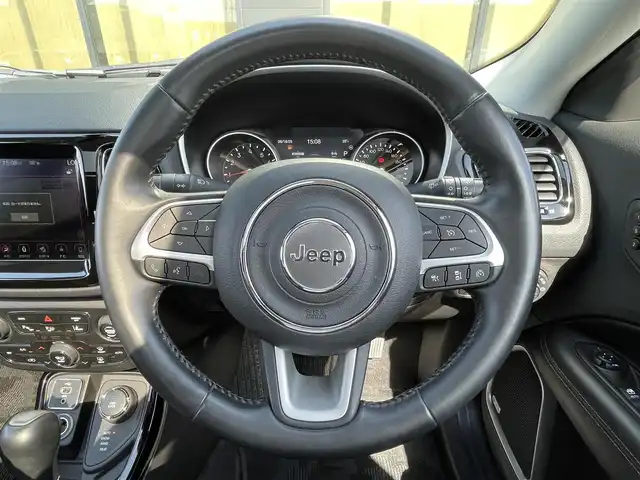 クライスラー・ジープ ジープ コンパス ローンチエディション 石川県 2018(平30)年 6.7万km パール 4WD/純正メモリーナビ/バックカメラ/フルセグTV/USB/AUX/AppleCarPlay/Bluetooth/beatsスピーカー/アダプティブクルーズコントロール/衝突軽減ブレーキ/ブラインドスポットモニター/クリアランスソナー/レーンキープアシスト/電動リアゲート/電動格納ミラー/ミラーヒーター/オートライト/HIDヘッドライト/フォグランプ(フロント)/パワーシート(運転席)/メモリーシート(運転席)/シートヒーター(前席)/黒革シート/ETC/サンルーフ/ドアバイザー