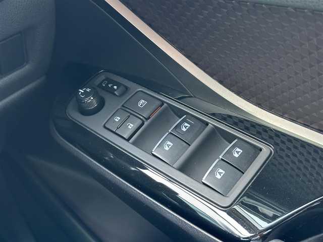 トヨタ Ｃ－ＨＲ G LEDエディション 島根県 2018(平30)年 5万km ブラックマイカ トヨタセーフティセンス/純正エアロ/純正ナビ/CD/DVD/DTV/Bluetooth/バックカメラ/レーダークルーズコントロール/LEDオートライト/オートマチックハイビーム /レーンキープ/クリアランスソナー /BSM/ドライブレコーダー/ビルトインETC/マッドガード/純正アルミホイール/純正フロアマット/純正ドアバイザー/スマートキー/プッシュスタート