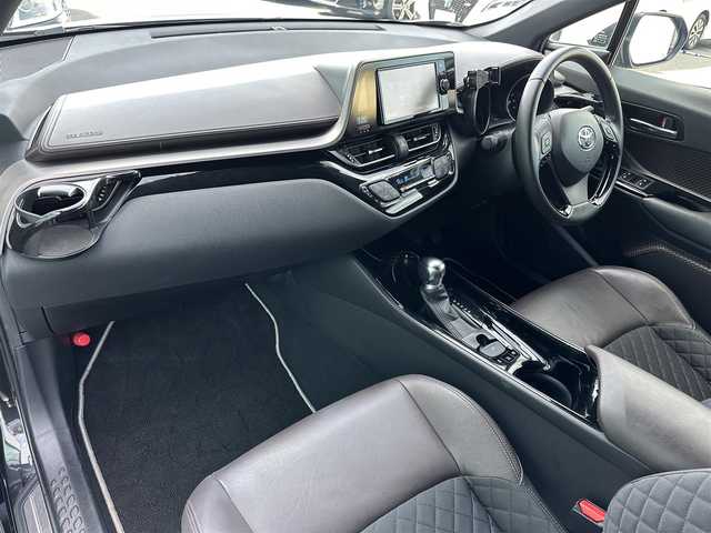 トヨタ Ｃ－ＨＲ G LEDエディション 島根県 2018(平30)年 5万km ブラックマイカ トヨタセーフティセンス/純正エアロ/純正ナビ/CD/DVD/DTV/Bluetooth/バックカメラ/レーダークルーズコントロール/LEDオートライト/オートマチックハイビーム /レーンキープ/クリアランスソナー /BSM/ドライブレコーダー/ビルトインETC/マッドガード/純正アルミホイール/純正フロアマット/純正ドアバイザー/スマートキー/プッシュスタート