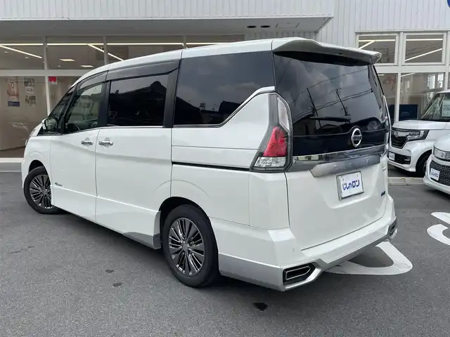 日産 セレナ ライダー 大阪府 2017(平29)年 11.7万km ブリリアントホワイトパール (株)IDOMが運営する【じしゃロン東大阪店】の自社ローン専用車両になりますこちらは現金またはオートローンご利用時の価格です。自社ローンご希望の方は別途その旨お申付け下さい/純正９インチＳＤナビ【MM516D-L】/フリップダウンモニター/両側パワースライドドア/クルーズコントロール/衝突軽減システム/パーキングアシスト/USB充電/LEDヘッドライト/スマートキー/プッシュスタート/ビルトインETC/取説＆保証書