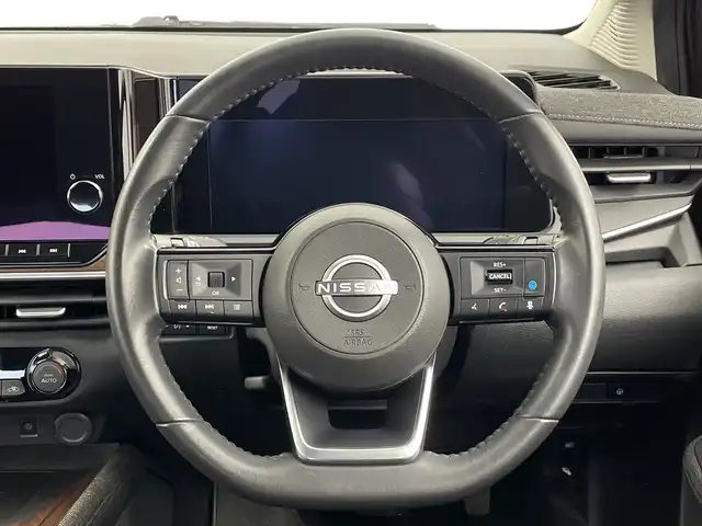日産 オーラ G レザーエディション 新潟県 2022(令4)年 1.8万km バーガンディー 純正メモリナビ/（BT/FM/AM/フルセグTV）/全周囲カメラ/ステアリングスイッチ/BOSEサウンドスピーカー/デジタルインナーミラー/ブラインドスポットモニター/プロパイロット/置くだけ充電/前方ドライブレコーダー/ウィンカーミラー/電格ミラー/ドアバイザー/ETC2.0/夏タイヤ積載/取扱説明書/保証書
