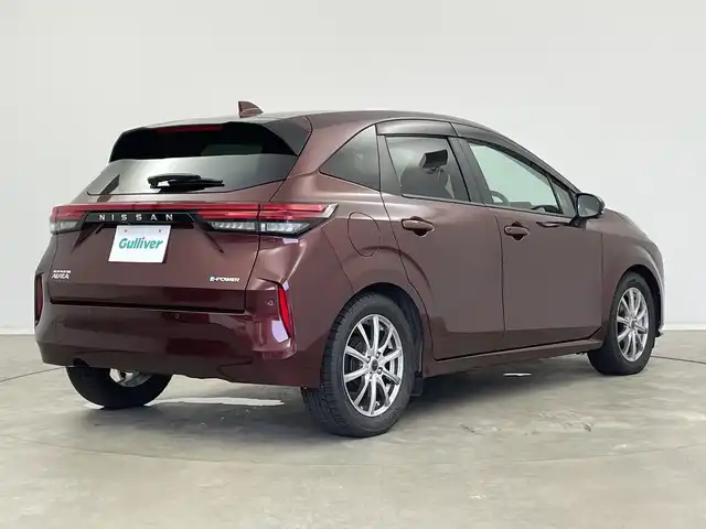 日産 オーラ G レザーエディション 新潟県 2022(令4)年 1.8万km バーガンディー 純正メモリナビ/（BT/FM/AM/フルセグTV）/全周囲カメラ/ステアリングスイッチ/BOSEサウンドスピーカー/デジタルインナーミラー/ブラインドスポットモニター/プロパイロット/置くだけ充電/前方ドライブレコーダー/ウィンカーミラー/電格ミラー/ドアバイザー/ETC2.0/夏タイヤ積載/取扱説明書/保証書