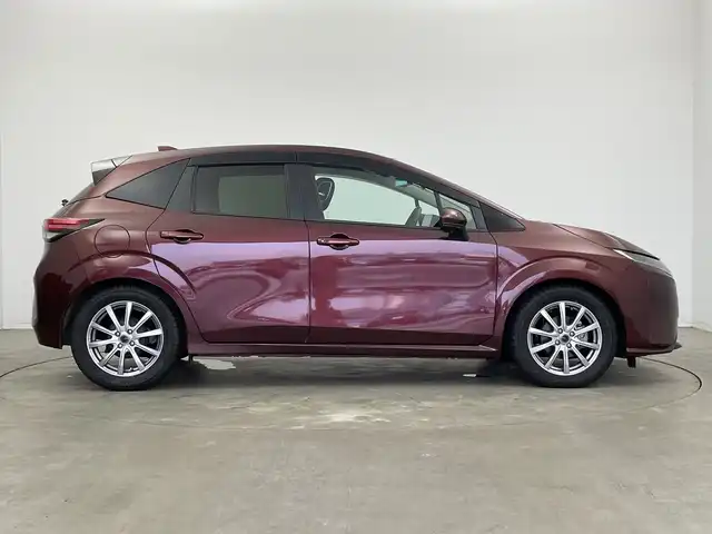 日産 オーラ G レザーエディション 新潟県 2022(令4)年 1.8万km バーガンディー 純正メモリナビ/（BT/FM/AM/フルセグTV）/全周囲カメラ/ステアリングスイッチ/BOSEサウンドスピーカー/デジタルインナーミラー/ブラインドスポットモニター/プロパイロット/置くだけ充電/前方ドライブレコーダー/ウィンカーミラー/電格ミラー/ドアバイザー/ETC2.0/夏タイヤ積載/取扱説明書/保証書
