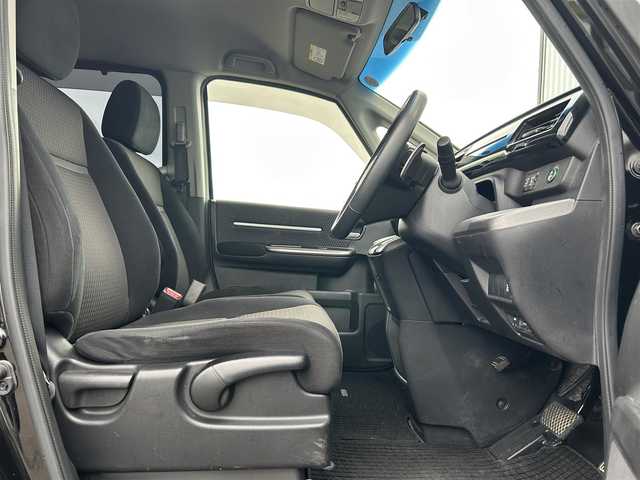 ホンダ ステップワゴン スパーダ 愛媛県 2017(平29)年 6.4万km 黒 純正SDナビ/Bluetooth/USB/HDMI/ワンセグTV/クルーズコントロール/バックカメラ/ETC/純正フロアマット/純正16インチAW/LEDヘッドライト/両側パワスラ/パドルシフト/ETC/アイドリングストップ/横滑り防止機能/カーテンエアバック/プッシュスタート/パワーステアリング/パワーウインドウ