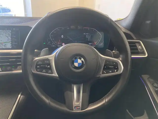 ＢＭＷ ３１８ｉ Mスポーツ 熊本県 2021(令3)年 3.5万km アルピンホワイトⅢ ・スマートキー/・プッシュスタート/・インテリジェントセーフティ/・注意喚起アシスタント/・ステアリングアシスト/・PDC自動起動/・アクティブPDC緊急ブレーキ/・オートハイビーム/・クルーズコントロール(追従式)/・純正HDDナビ/　【Bluetooth・USB・AppleCarPlay】/・全方位カメラ/・ETC/・ドライブレコーダー(前後録画)/・ワイヤレス充電/・パワートランク/・LEDヘッドランプ/・LEDフォグランプ/・純正マット