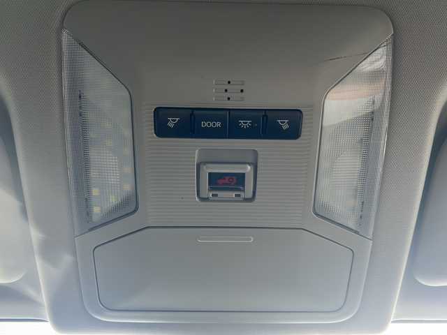 トヨタ ＲＡＶ４ G 沖縄県 2020(令2)年 4.8万km アティチュードブラックマイカ 純正ナビ・TV・Bluetooth・CD/DVD/TRDエアロ/バックカメラ/ETC/シートヒーター/パワーシート/コーナーセンサー/オートライト/衝突軽減システム/LEDヘッドライト/レーンキープアシスト/BSM/シートメモリー/電子サイドブレーキ/オートホールド/ステアリングスイッチ