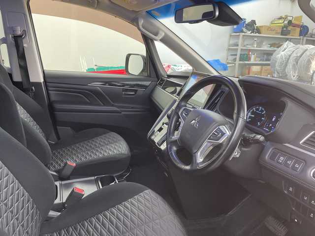 三菱 デリカＤ：５ アーバンギア G 道央・札幌 2019(平31)年 4.8万km ウォームホワイトパール ディーラー10インチナビ/（CD/DVD/BT/フルセグTV）/フリップダウンモニター/全方位カメラ/両側パワースライドドア/レーンキーピングサポート/レーダークルーズコントロール/ETC/LEDヘッドライト/AUTOライト/スマートキー/スペアキー