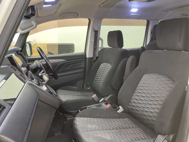 三菱 デリカＤ：５ アーバンギア G 道央・札幌 2019(平31)年 4.8万km ウォームホワイトパール ディーラー10インチナビ/（CD/DVD/BT/フルセグTV）/フリップダウンモニター/全方位カメラ/両側パワースライドドア/レーンキーピングサポート/レーダークルーズコントロール/ETC/LEDヘッドライト/AUTOライト/スマートキー/スペアキー