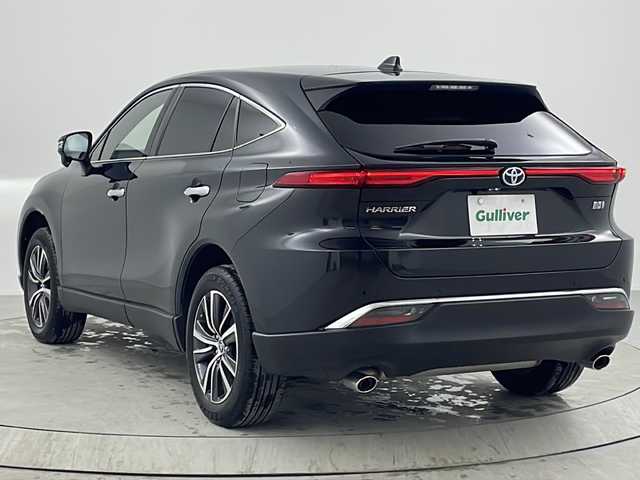 トヨタ ハリアー ハイブリッド G 熊本県 2023(令5)年 4.2万km プレシャスブラックパール トヨタセーフティセンス/　　・プリクラッシュセーフティ/　　・レーンディバーチャーアラート/　　・レーントレーシングアシスト/　　・レーダークルーズコントロール/　　・オートマチックハイビーム/置くだけ充電/デジタルインナーミラー/純正12.3型ナビ/　　・CD/DVD/BT/フルセグ/バックカメラ/ビルトインETC2.0/革巻きステアリング/ステアリングリモコン/ハーフレザーシート/パワーシート（D席）/パワーバックドア/純正LEDヘッドライト/フォグランプ/純正18インチアルミホイール