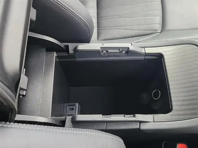 トヨタ ハリアー ハイブリッド G 愛知県 2023(令5)年 4.2万km プレシャスブラックパール トヨタセーフティセンス/　　・プリクラッシュセーフティ/　　・レーンディバーチャーアラート/　　・レーントレーシングアシスト/　　・レーダークルーズコントロール/　　・オートマチックハイビーム/置くだけ充電/デジタルインナーミラー/純正12.3型ナビ/　　・CD/DVD/BT/フルセグ/バックカメラ/ビルトインETC2.0/革巻きステアリング/ステアリングリモコン/ハーフレザーシート/パワーシート（D席）/パワーバックドア/純正LEDヘッドライト/フォグランプ/純正18インチアルミホイール