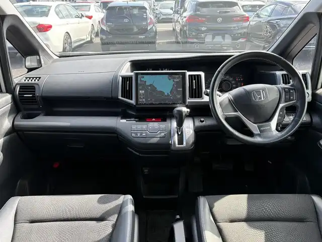 ホンダ ステップワゴン スパーダ Z クールスピリット 埼玉県 2012(平24)年 10.7万km ホワイトオーキッドパール (株)IDOMが運営する【じしゃロン鳩ヶ谷店】の自社ローン専用車両になりますこちらは現金またはオートローンご利用時の価格です。自社ローンご希望の方は別途その旨お申付け下さい/登録時106449km/ハーフレザーシート/両側パワースライドドア/ETC/純正HIDヘッドライト/フォグランプ/１７インチAW/クルーズコントロール/パドルシフト/革巻ステアリング/電動格納機能付きウインカーミラー/ドアバイザー/純正フロアマット/取扱説明書