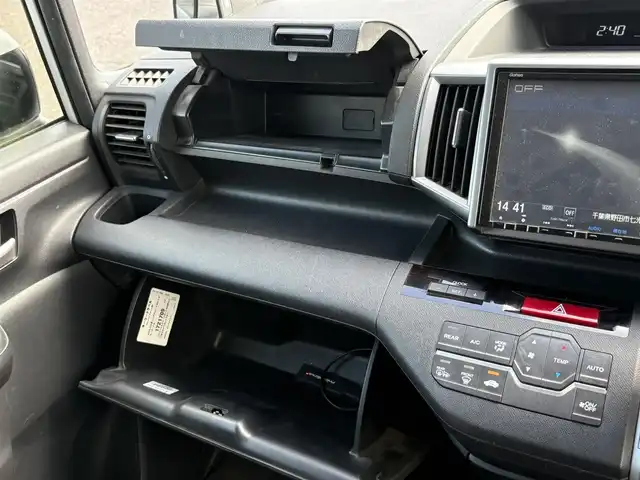 ホンダ ステップワゴン スパーダ Z クールスピリット 埼玉県 2012(平24)年 10.7万km ホワイトオーキッドパール (株)IDOMが運営する【じしゃロン鳩ヶ谷店】の自社ローン専用車両になりますこちらは現金またはオートローンご利用時の価格です。自社ローンご希望の方は別途その旨お申付け下さい/登録時106449km/ハーフレザーシート/両側パワースライドドア/ETC/純正HIDヘッドライト/フォグランプ/１７インチAW/クルーズコントロール/パドルシフト/革巻ステアリング/電動格納機能付きウインカーミラー/ドアバイザー/純正フロアマット/取扱説明書