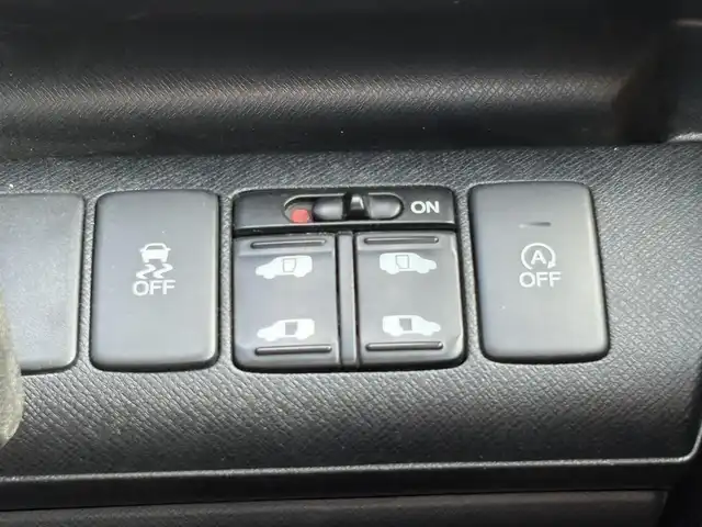 ホンダ ステップワゴン スパーダ Z クールスピリット 埼玉県 2012(平24)年 10.7万km ホワイトオーキッドパール (株)IDOMが運営する【じしゃロン鳩ヶ谷店】の自社ローン専用車両になりますこちらは現金またはオートローンご利用時の価格です。自社ローンご希望の方は別途その旨お申付け下さい/登録時106449km/ハーフレザーシート/両側パワースライドドア/ETC/純正HIDヘッドライト/フォグランプ/１７インチAW/クルーズコントロール/パドルシフト/革巻ステアリング/電動格納機能付きウインカーミラー/ドアバイザー/純正フロアマット/取扱説明書
