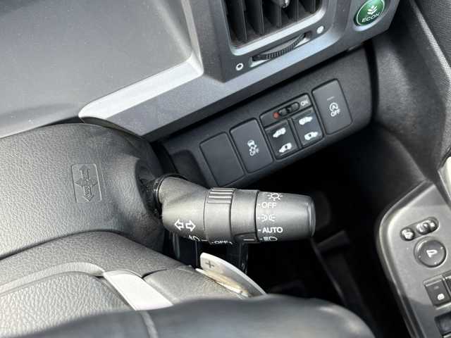 ホンダ ステップワゴン スパーダ Z クールスピリット 埼玉県 2012(平24)年 10.7万km ホワイトオーキッドパール (株)IDOMが運営する【じしゃロン鳩ヶ谷店】の自社ローン専用車両になりますこちらは現金またはオートローンご利用時の価格です。自社ローンご希望の方は別途その旨お申付け下さい/登録時106449km/ハーフレザーシート/両側パワースライドドア/ETC/純正HIDヘッドライト/フォグランプ/１７インチAW/クルーズコントロール/パドルシフト/革巻ステアリング/電動格納機能付きウインカーミラー/ドアバイザー/純正フロアマット/取扱説明書